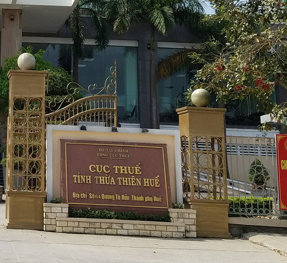 An ninh - Hình sự - Mạo danh cán bộ cục thuế, ép doanh nghiệp mua tài liệu giá cao