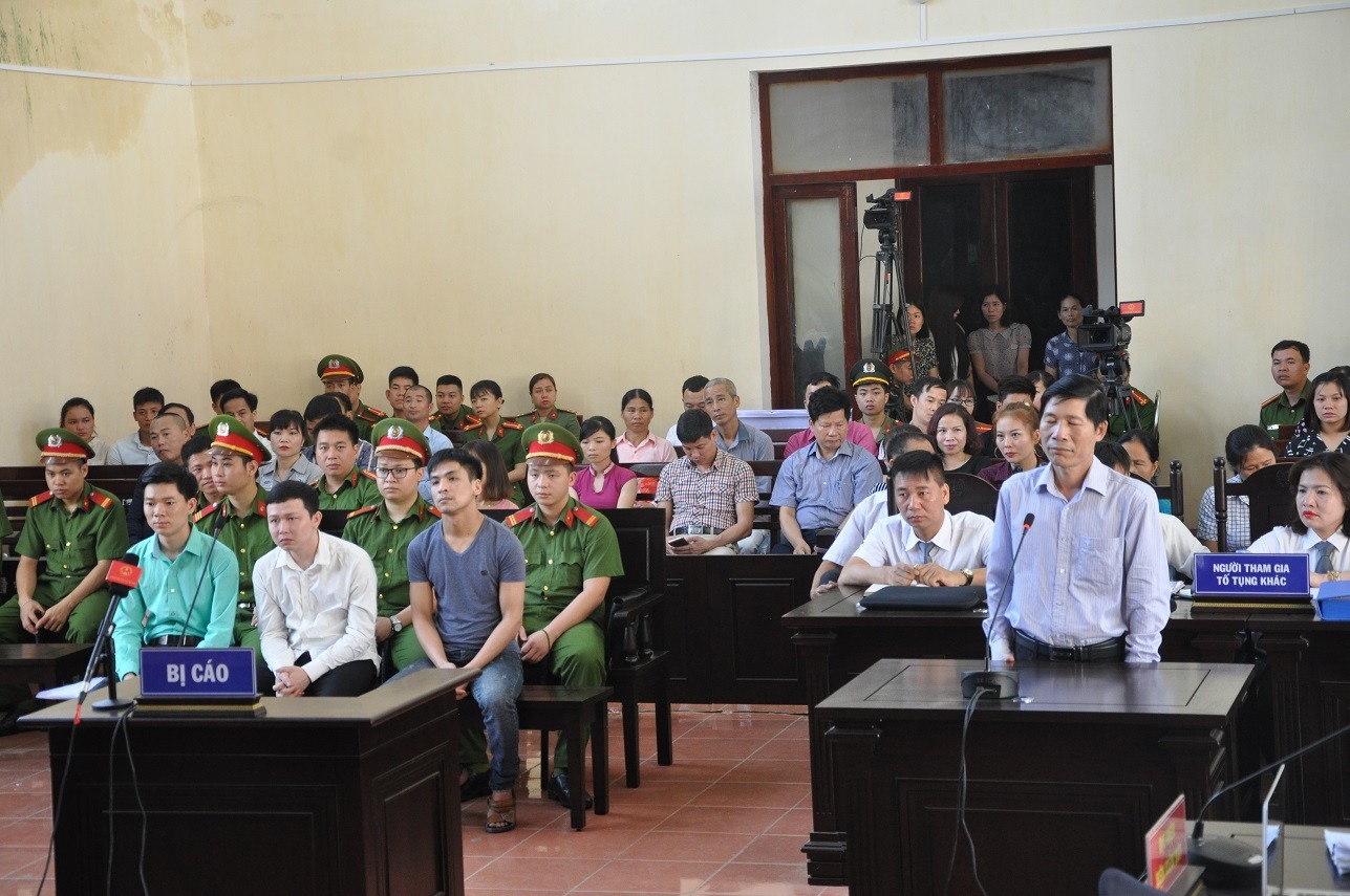 Xi nhan Trái Phải - Vụ 8 bệnh nhân chạy thận tử vong: Còn nhiều ẩn khuất 