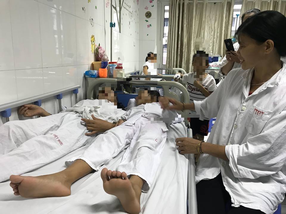 Tin nhanh - Ước mơ được mang giới tính nữ của hai bé có hai bộ phận sinh dục (Hình 2).