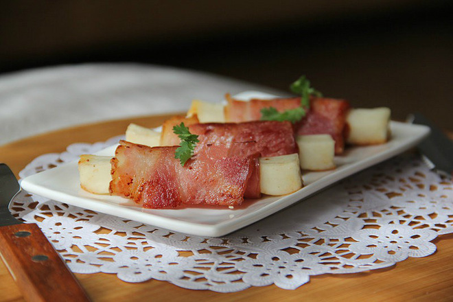 Gia đình - Món ngon mỗi ngày: Thử tài với món khai vị thịt xông khói cuộn phô mai