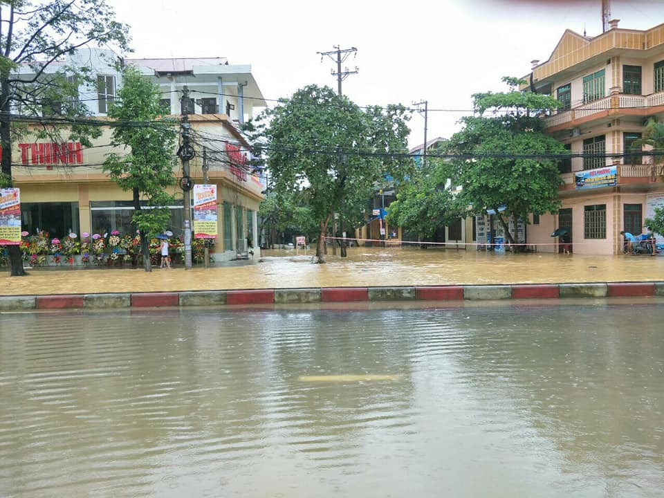 Tin nhanh - Chùm ảnh: TP.Yên Bái chìm trong biển nước (Hình 6).