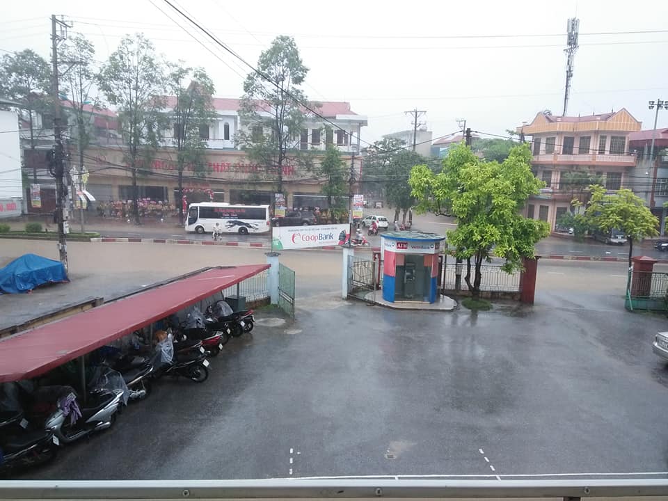 Tin nhanh - Chùm ảnh: TP.Yên Bái chìm trong biển nước (Hình 5).