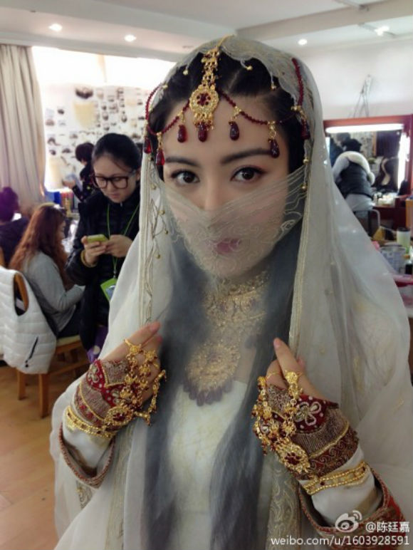 Như vậy là từ Bắc Cái đến Nam Đế giờ là Tây Độc đều có chuyện tình