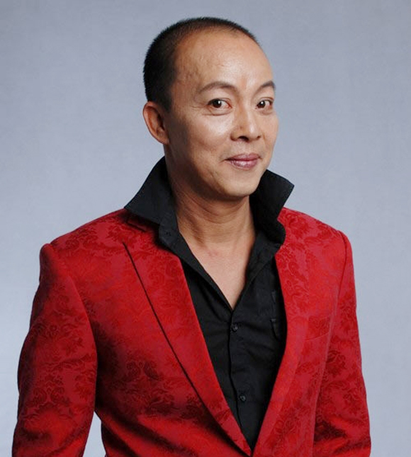 Sao Việt 'tá hỏa' vì bị fan xé áo, cấu véo, bê cả xe diễn Sao Việt 'tá hỏa' vì bị fan xé áo, cấu véo, bê cả xe diễn