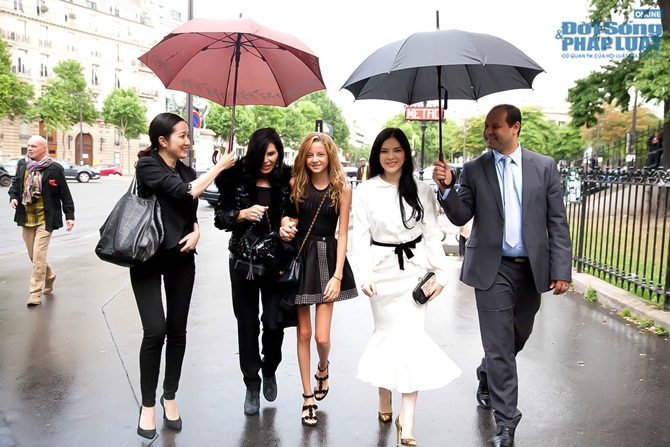 Lý Nhã Kỳ mời nữ tỉ phú Li Băng tham dự triển lãm cung đình Việt 