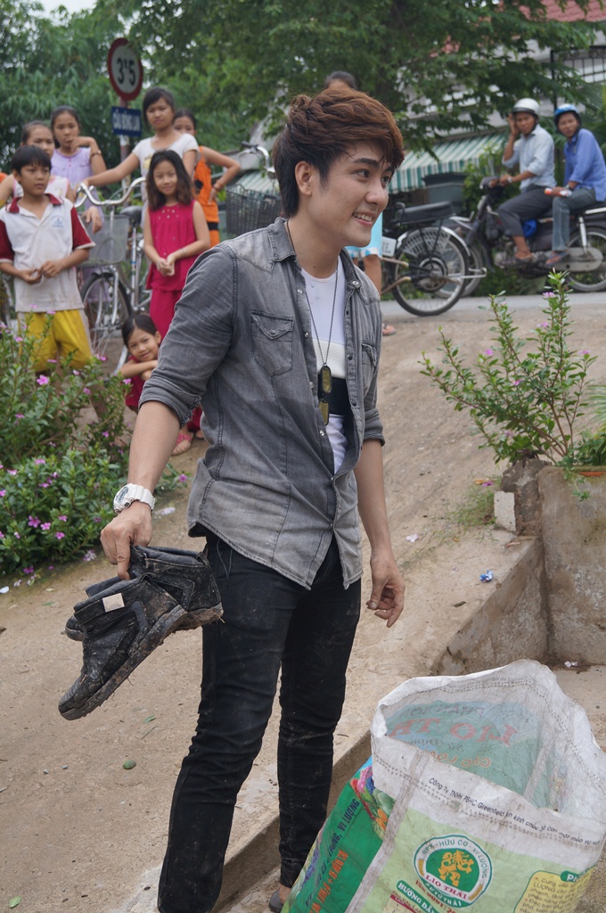 Nhóm La Thăng về quê làm nông dân