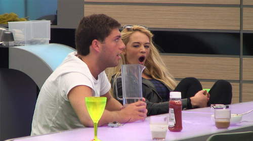 Thí sinh “lên giường” trước hàng triệu khán giả