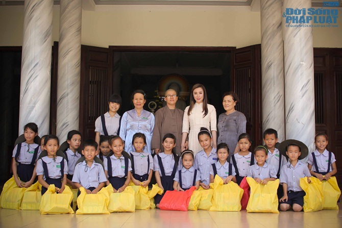 The X-Factor: Đội Hồ Quỳnh Hương chia sẻ yêu thương trước giờ G