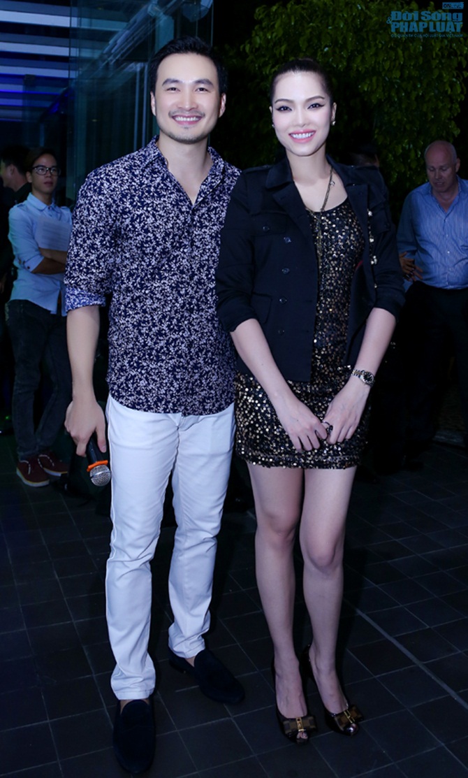 Quách An An nỏi bật với hàng hiệu đi sự sự kiện