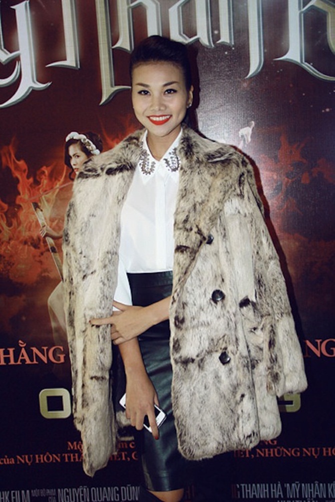 Sao Việt chuộng mốt dùng iphone