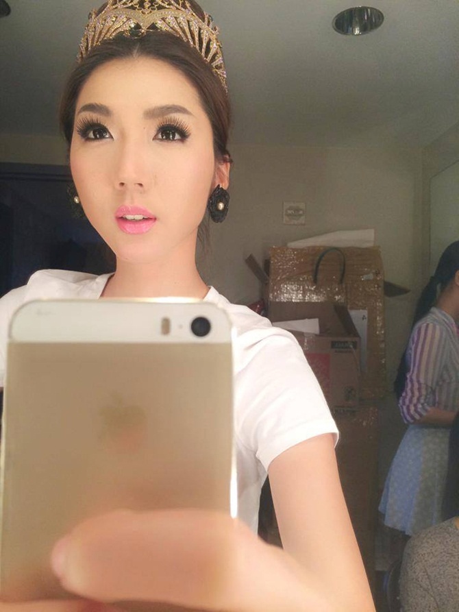 Sao Việt chuộng mốt dùng iphone