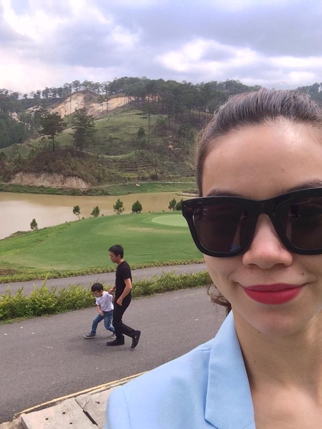 Chồng Hà Hồ khoe ảnh gia đình hạnh phúc