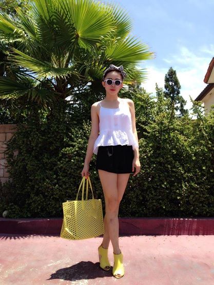 Sao Việt diễn áo hai dây trể nải quyến rũ