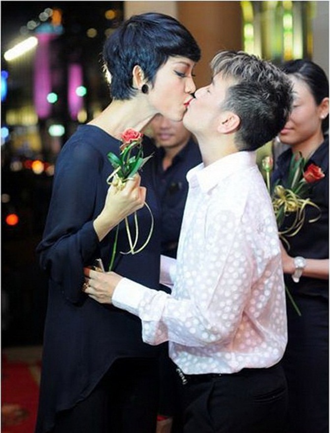 Những màn khóa môi ấn tượng của sao Việt Những màn khóa môi ấn tượng của sao Việt