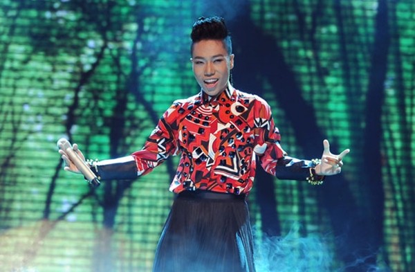 Phong cách “không đụng hàng” của ca sĩ Việt Phong cách “không đụng hàng” của ca sĩ Việt