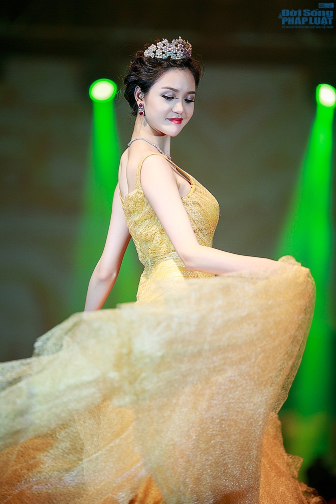 Hoa hậu Ngọc Hân hội ngộ Tú Anh, Hoàng Anh