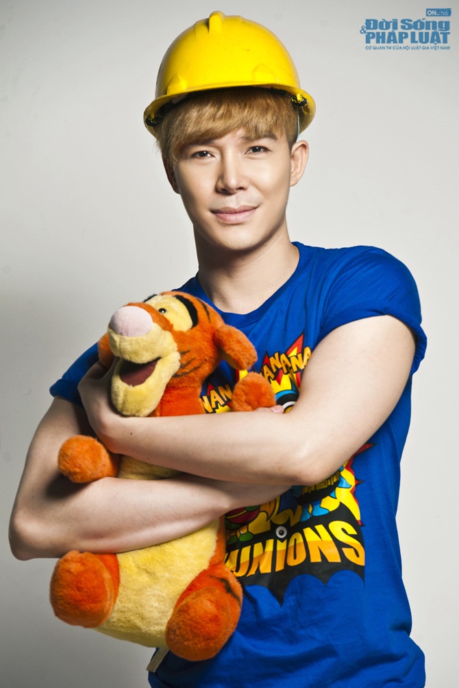 Nathan Lee rực rỡ đón sinh nhật ''tuổi 20''