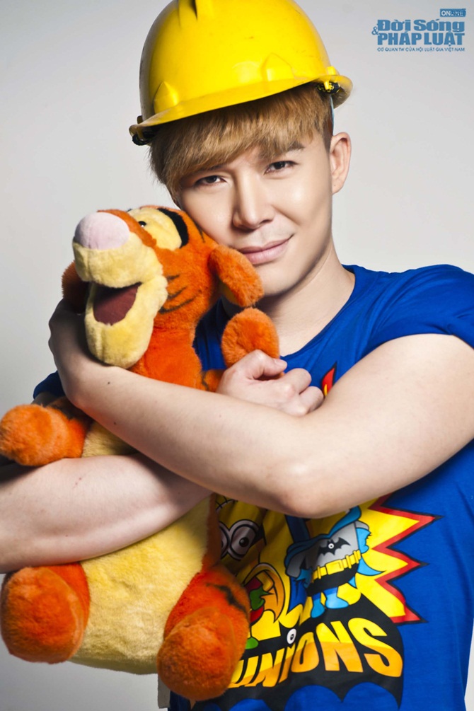 Nathan Lee rực rỡ đón sinh nhật ''tuổi 20''