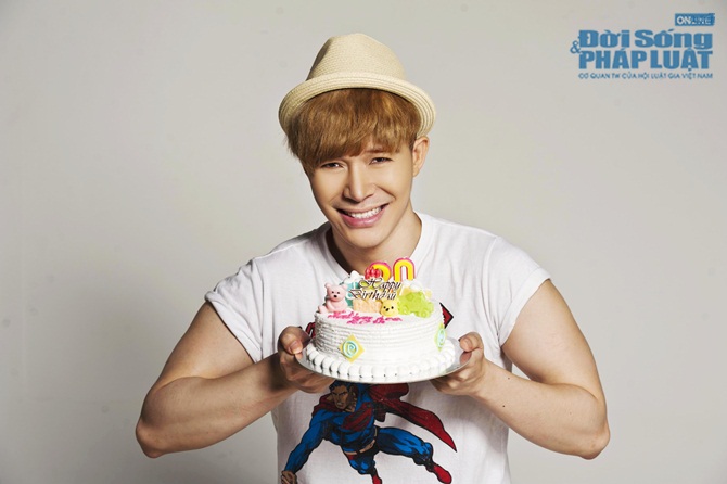 Nathan Lee rực rỡ đón sinh nhật ''tuổi 20''