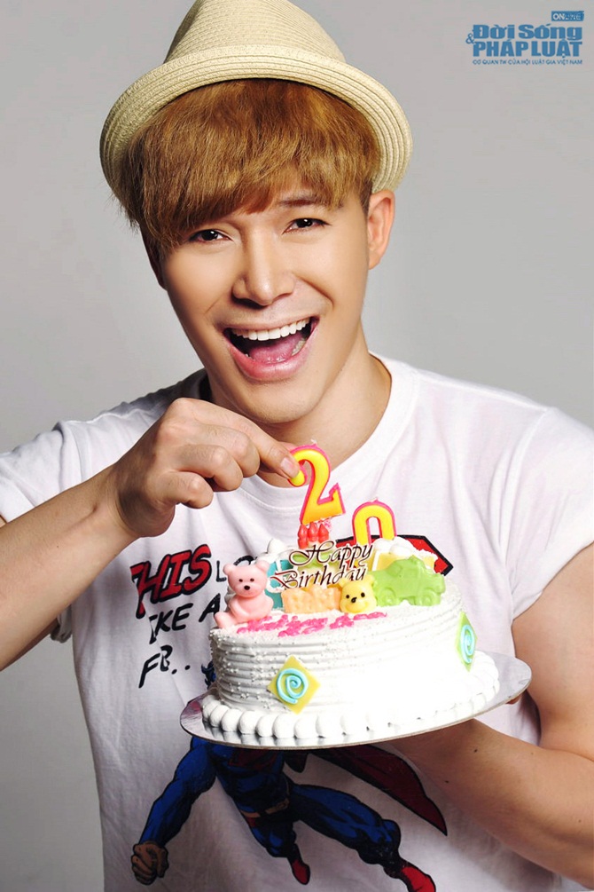 Nathan Lee rực rỡ đón sinh nhật ''tuổi 20''