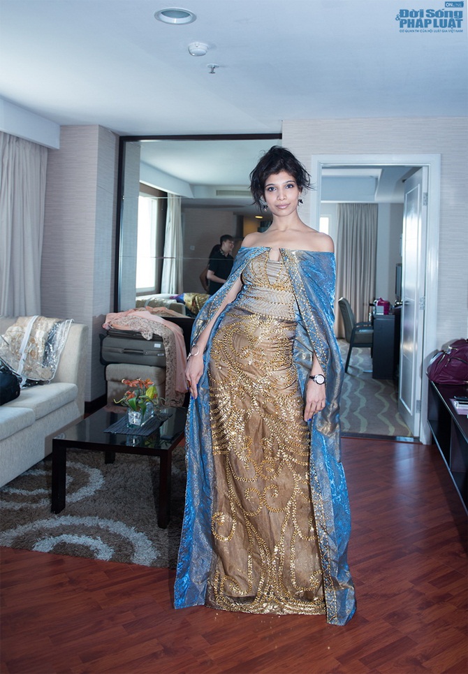 NTK Văn Thành Công lạ lẫm mặc 