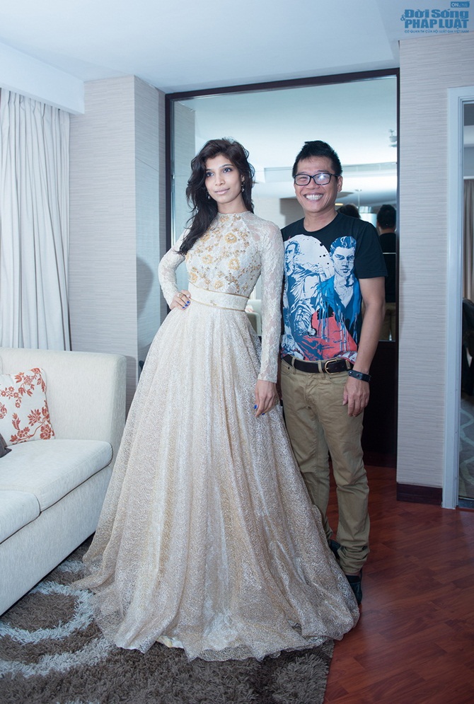 NTK Văn Thành Công lạ lẫm mặc 