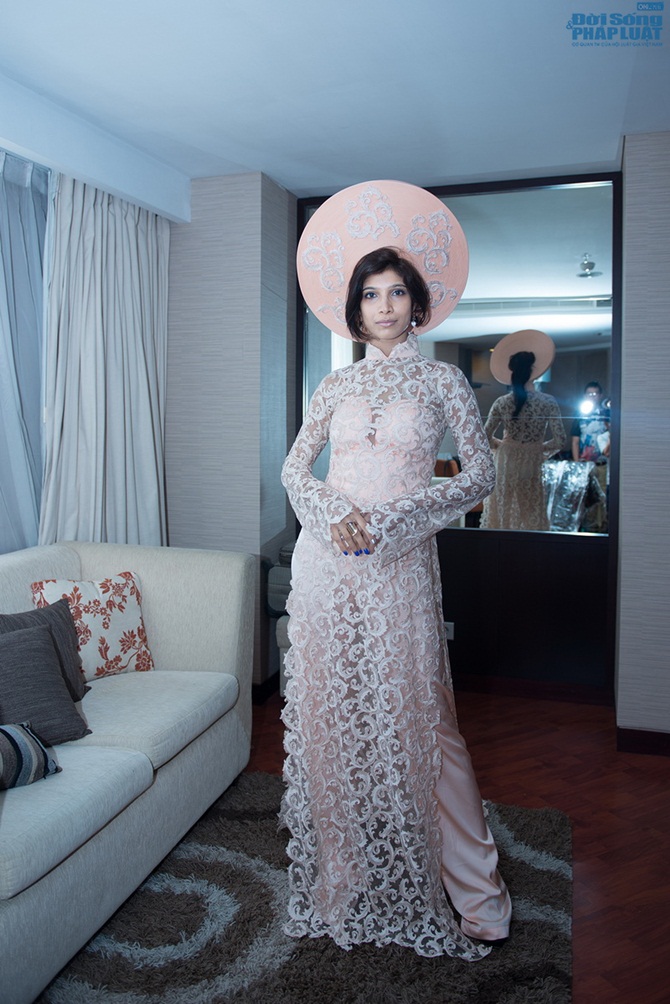 NTK Văn Thành Công lạ lẫm mặc 