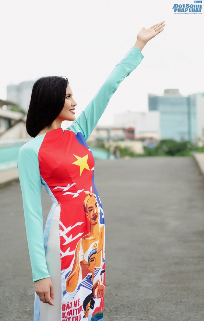  Lan Ngọc, Lê Phương diện áo dài hướng về biển đảo