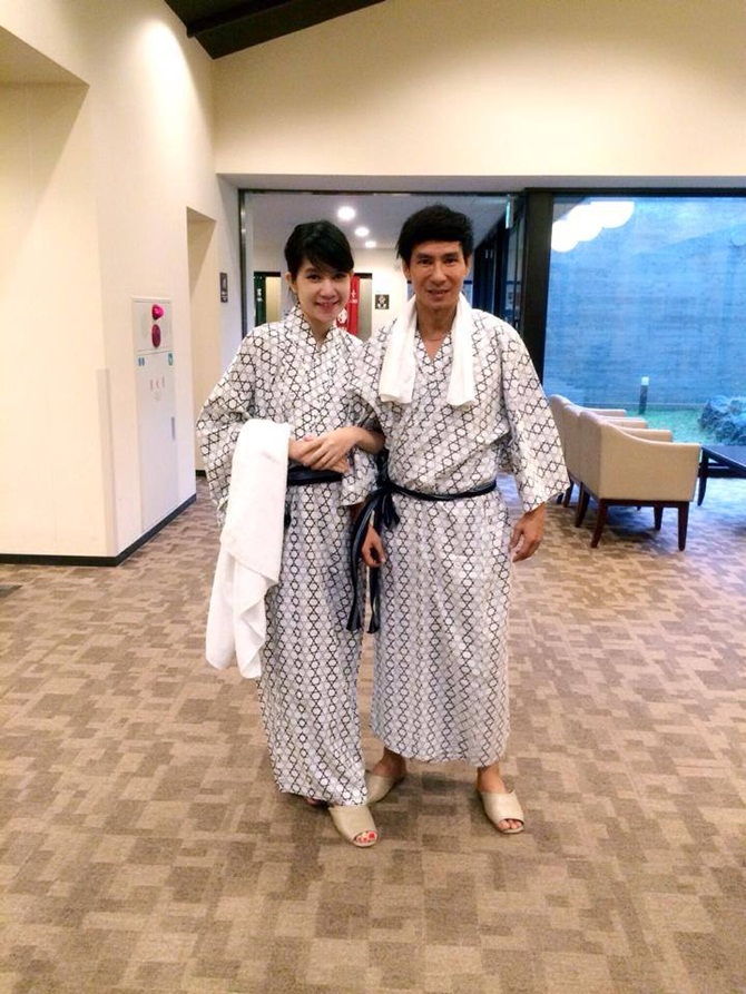 Vợ chồng Lý Hải hạnh phúc trong kì nghỉ tại Nhật Bản