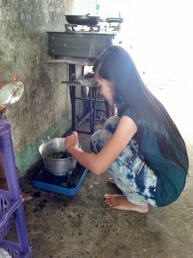 Cô bé nghèo The Voice Kids 13 tuổi vẫn chưa được tới trường