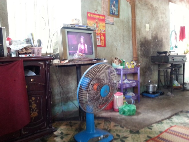 Cô bé nghèo The Voice Kids 13 tuổi vẫn chưa được tới trường