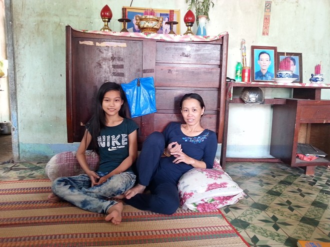 Cô bé nghèo The Voice Kids 13 tuổi vẫn chưa được tới trường