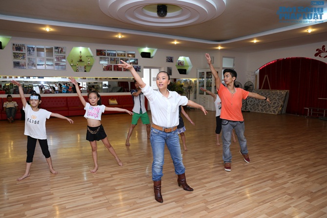 Đoan Trang, Phan Hiển lo lắng cho thí sinh bị sốt cao