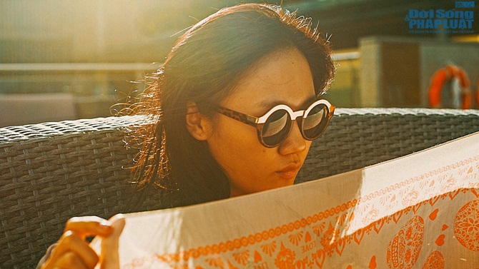 Văn Mai Hương nóng bỏng với bikini trên biển