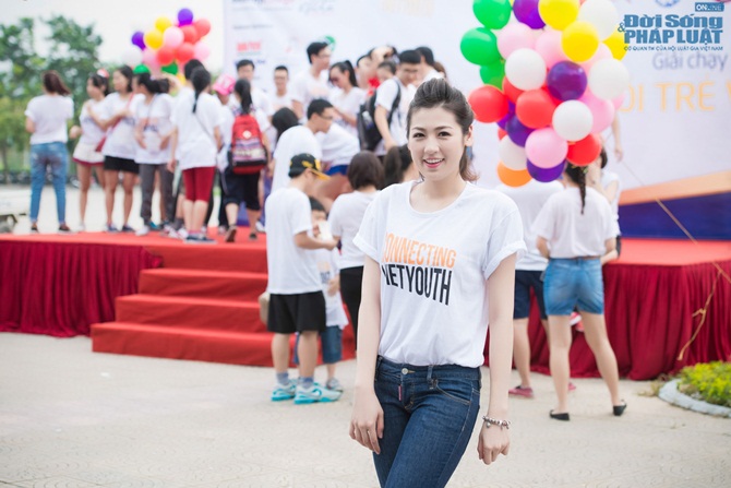 Dương Tú Anh thi chạy kết nối giới trẻ Việt