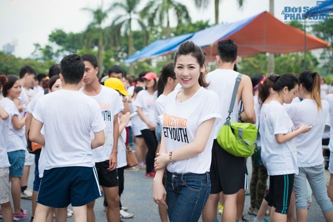 Dương Tú Anh thi chạy kết nối giới trẻ Việt
