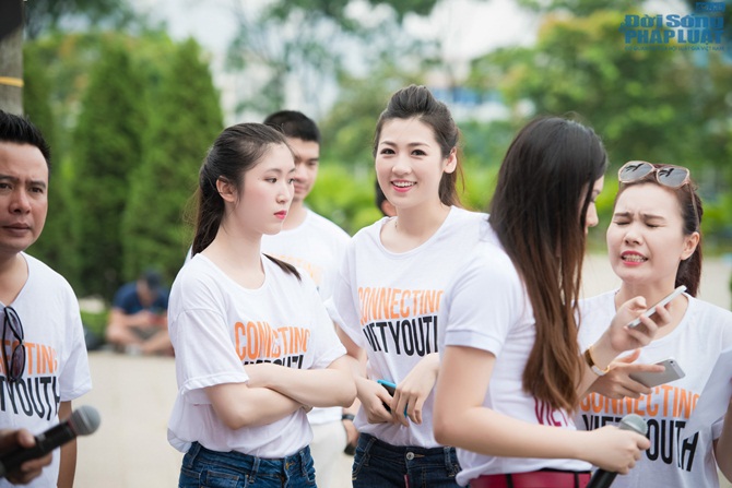 Dương Tú Anh thi chạy kết nối giới trẻ Việt
