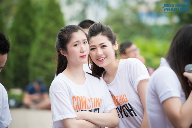 Dương Tú Anh thi chạy kết nối giới trẻ Việt