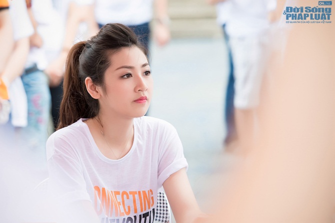 Dương Tú Anh thi chạy kết nối giới trẻ Việt