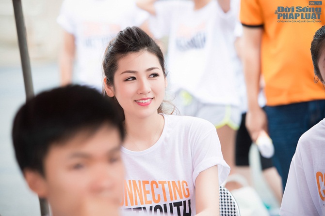 Dương Tú Anh thi chạy kết nối giới trẻ Việt