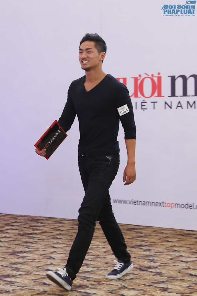 Hot boy hát hay và Hot boy 8 múi nhảy đẹp khiến Adam phát cuồng