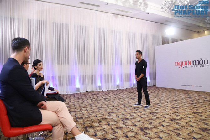 Hot boy hát hay và Hot boy 8 múi nhảy đẹp khiến Adam phát cuồng