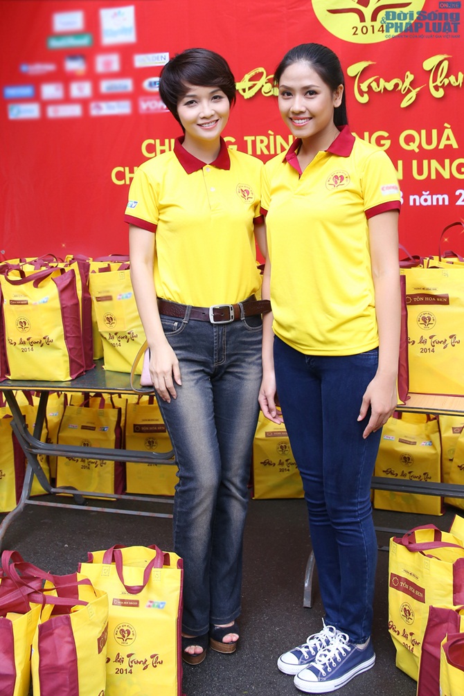 Hoa hậu biển Nguyễn Thị Loan trao quà trung thu cho bệnh viện