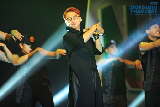 Biểu cảm đáng yêu của Sơn Tùng M-TP