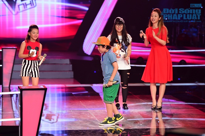 Cẩm Ly “tặng” biệt danh mới cho hoàng tử tóc xù là “Đôi chân vàng