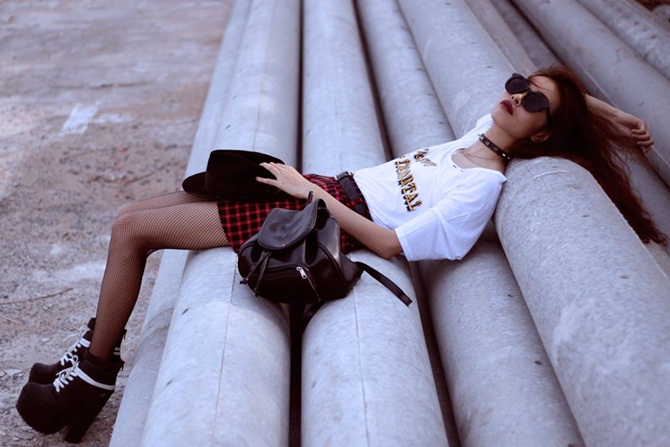 Học cách phối đồ gam đen trắng của hot Lookbook Vũ Thiên