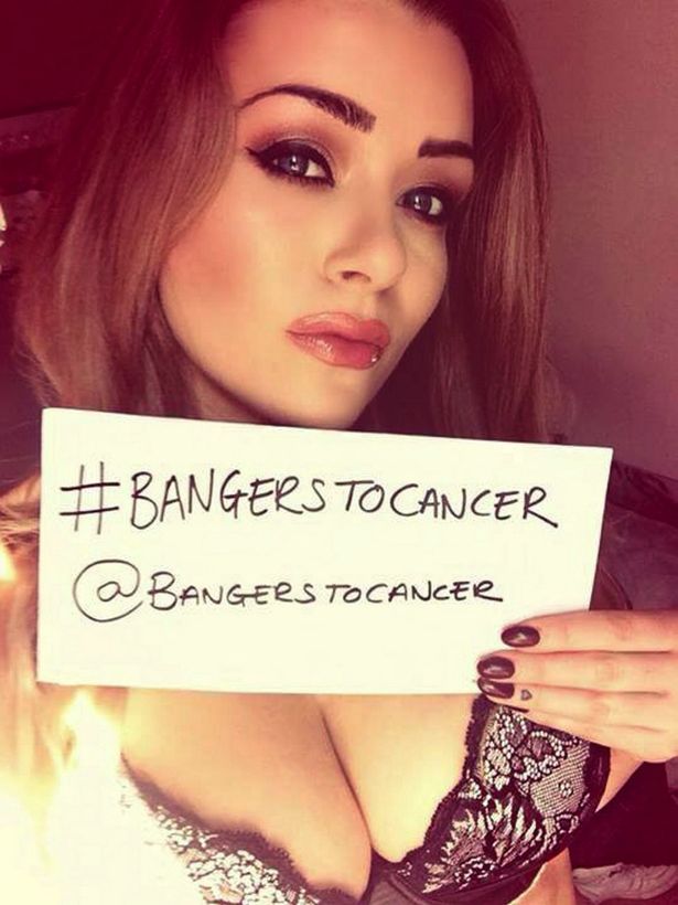 Cơn sốt “khoe ngực” để kêu gọi làm từ thiện