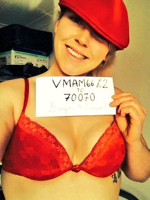 Cơn sốt “khoe ngực” để kêu gọi làm từ thiện