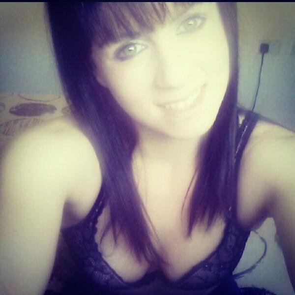 Cơn sốt “khoe ngực” để kêu gọi làm từ thiện