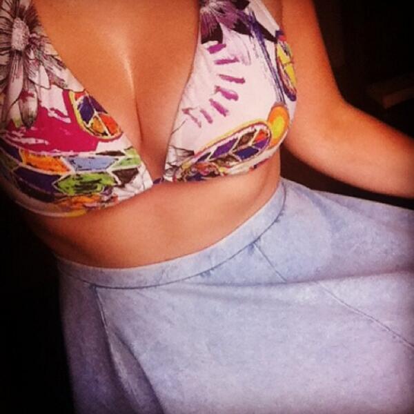 Cơn sốt “khoe ngực” để kêu gọi làm từ thiện